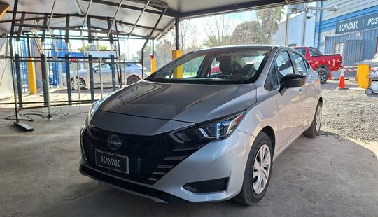 Nissan • Versa