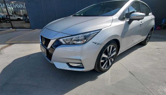 Nissan • Versa