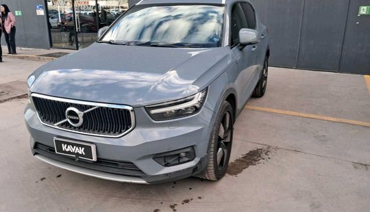 Volvo • XC40
