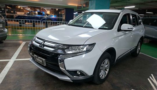 Mitsubishi • Outlander