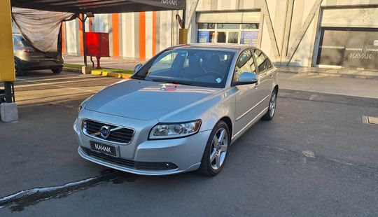 Volvo • S40
