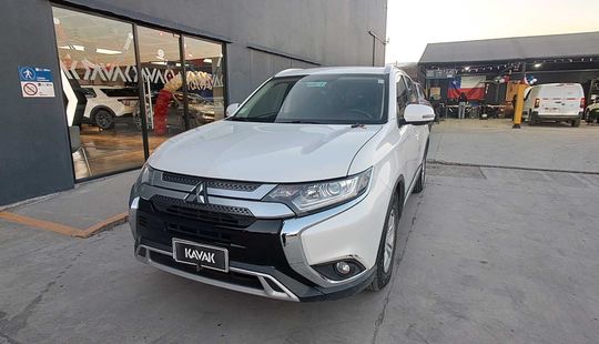Mitsubishi • Outlander