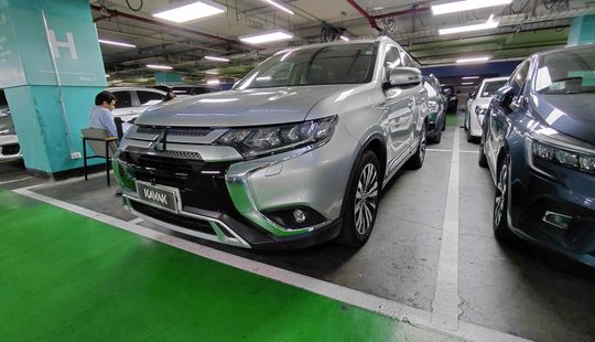 Mitsubishi • Outlander