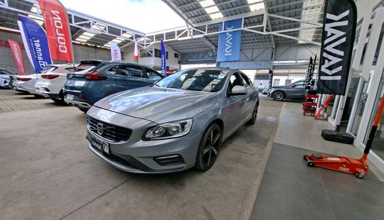 Volvo • S60