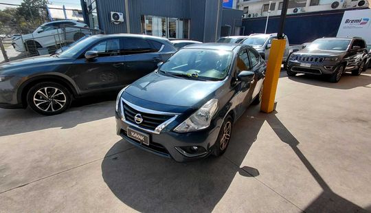 Nissan • Versa