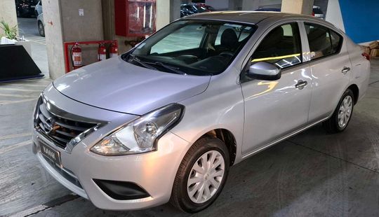 Nissan • Versa