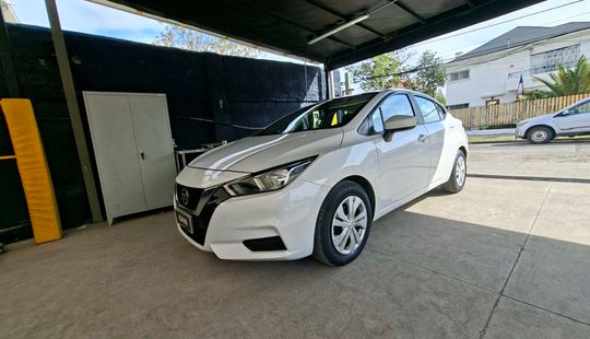 Nissan • Versa