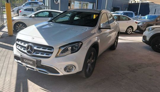 Mercedes Benz • Clase GLA