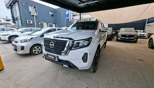 Nissan • Navara