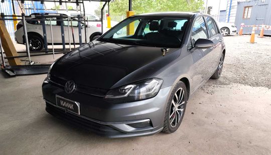 Volkswagen • Golf