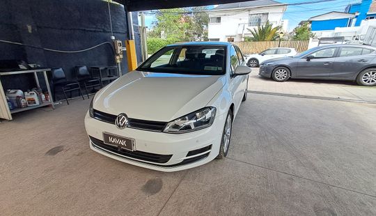 Volkswagen • Golf