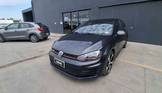 Volkswagen • Golf