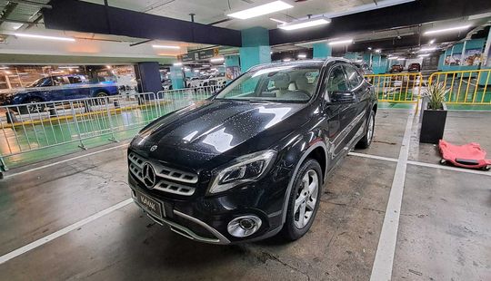 Mercedes Benz • Clase GLA