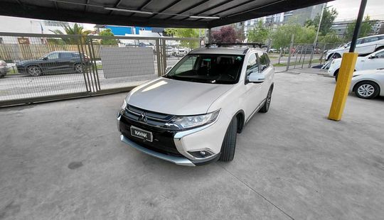 Mitsubishi • Outlander