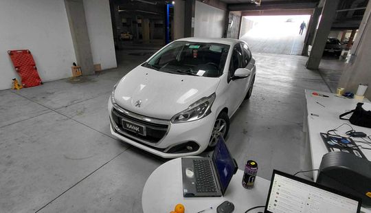 Peugeot • 208