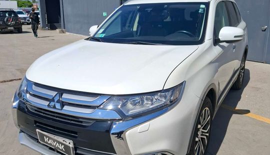 Mitsubishi • Outlander