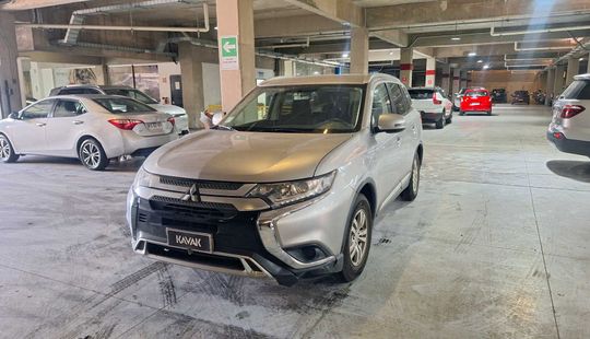 Mitsubishi • Outlander
