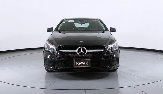 Mercedes Benz • Clase CLA