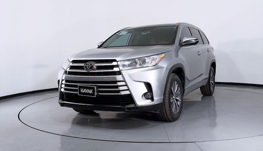 Toyota • Highlander