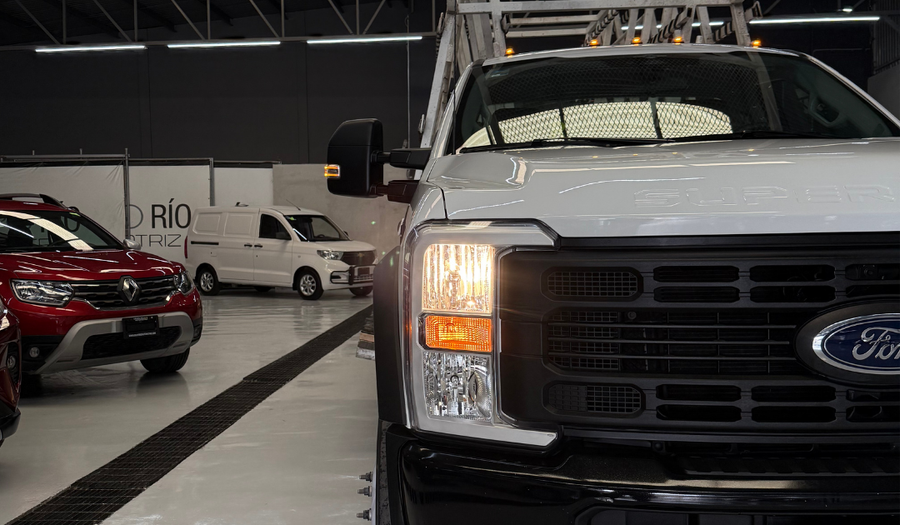 Ford F-450 7.3 XL AUTO Pickup 2023