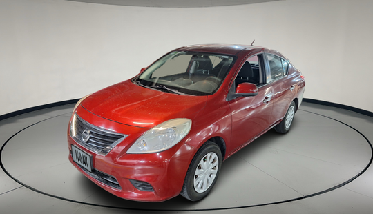 Nissan • Versa