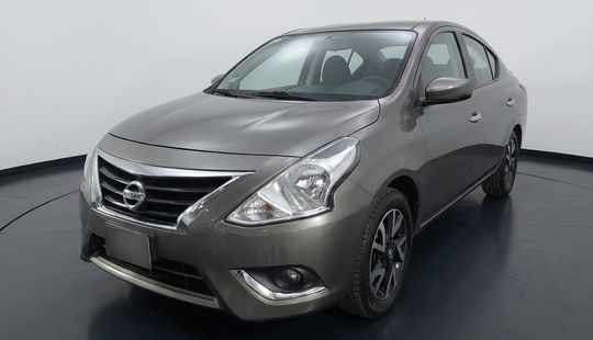 Nissan • Versa