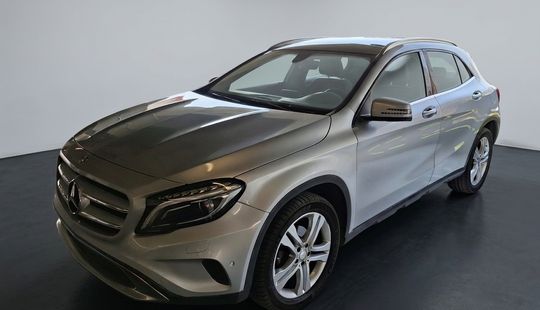 Mercedes Benz • Clase GLA
