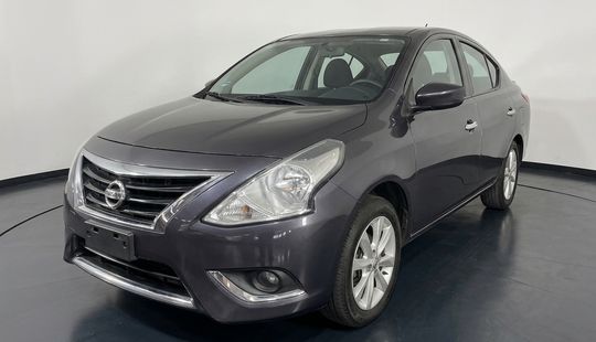 Nissan • Versa