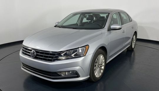 Volkswagen • Passat