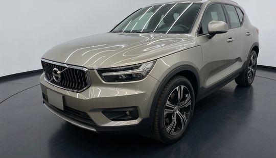 Volvo • XC40