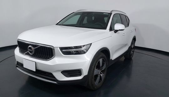 Volvo • XC40