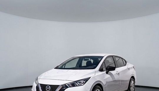 Nissan • Versa