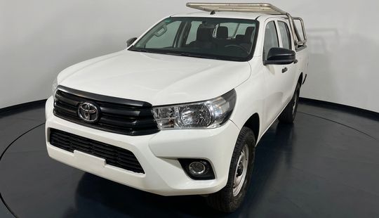 Toyota • Hilux