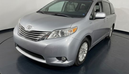 Toyota • Sienna