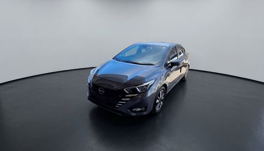 Nissan • Versa