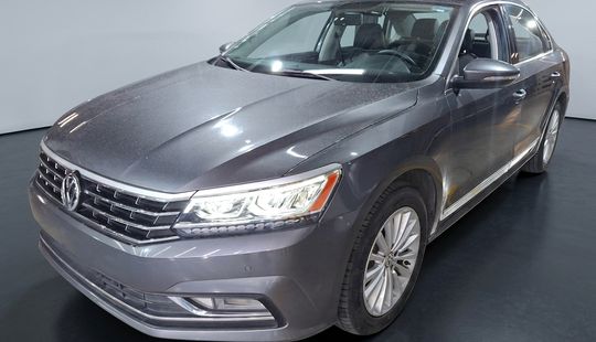 Volkswagen • Passat