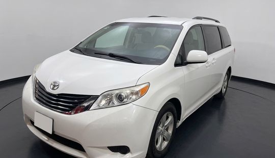 Toyota • Sienna