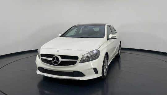 Mercedes Benz • Clase A