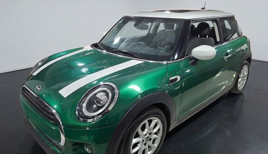 2021 • 61,131 km • Automático