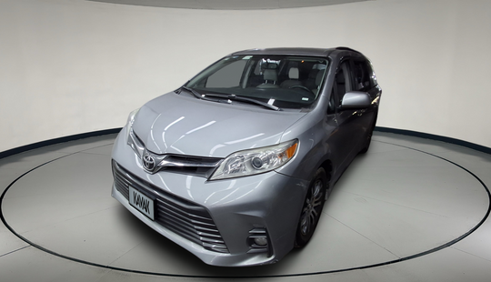 Toyota • Sienna