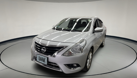 Nissan • Versa