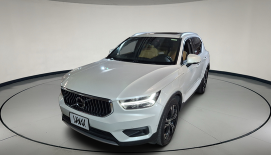 Volvo • XC40