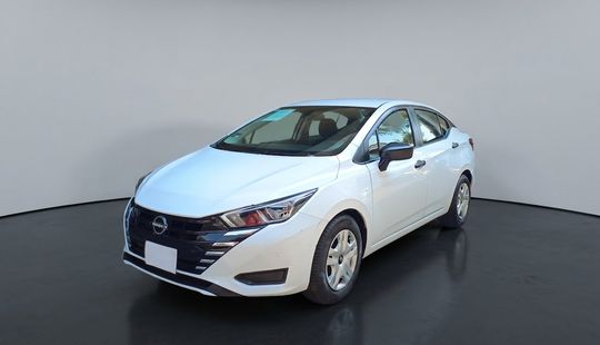 Nissan • Versa