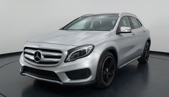 Mercedes Benz • Clase GLA