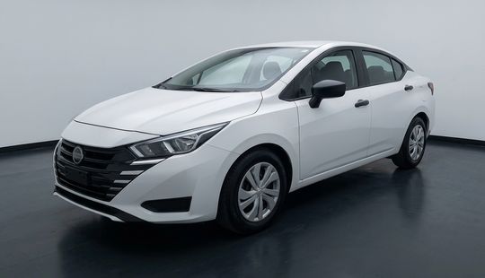 Nissan • Versa