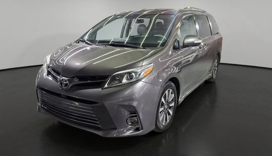 Toyota • Sienna