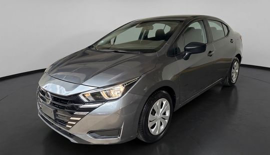 Nissan • Versa
