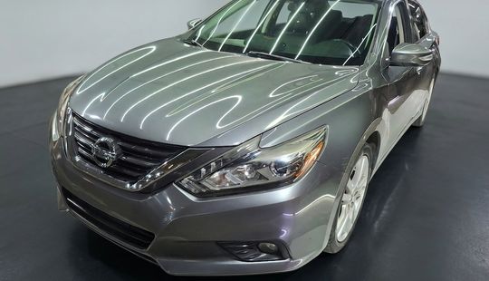 Nissan • Altima