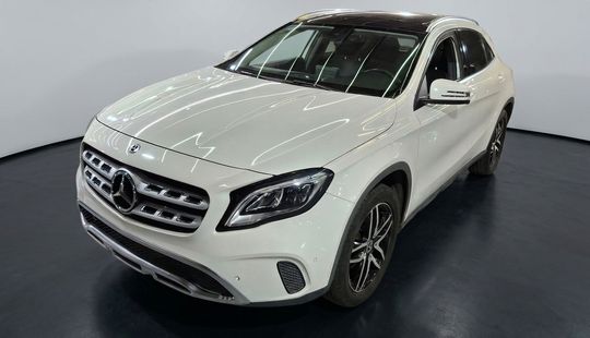 Mercedes Benz • Clase GLA