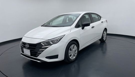 Nissan • Versa